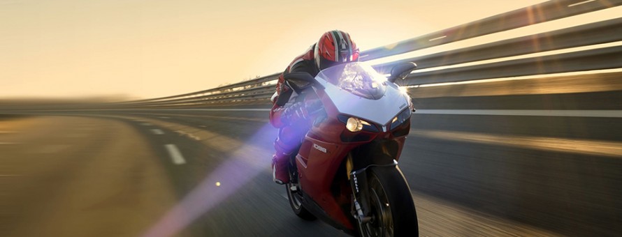 moto-a-velocidad-2344